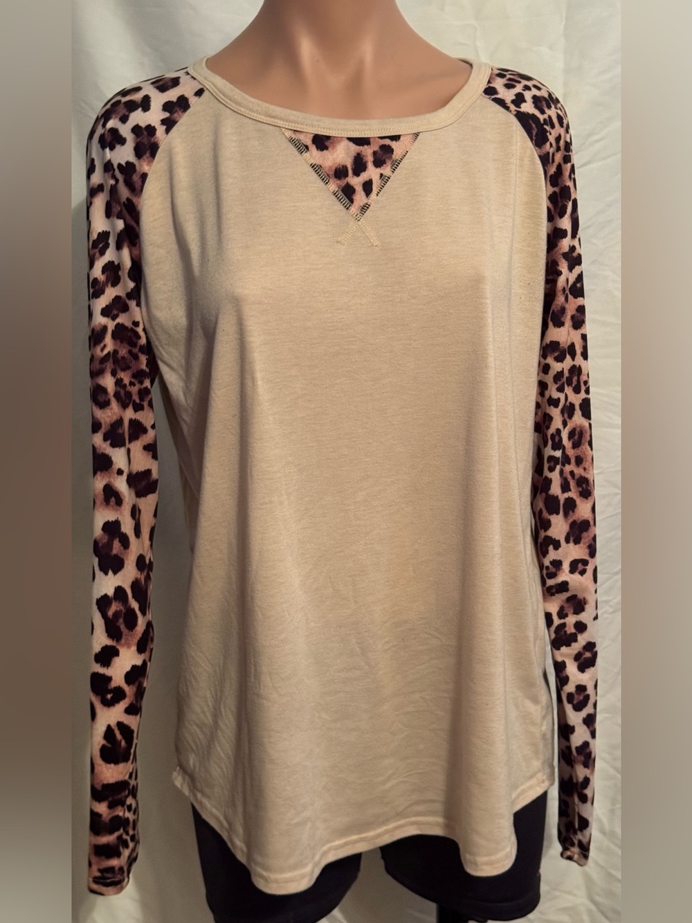 Beige Long-Sleeve Raglan long sleeve Top with Leopard Print Sleeves M